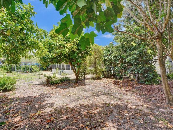 70 NE 152nd St, Miami FL 33162