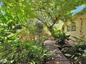 70 NE 152nd St, Miami FL 33162