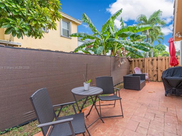 10523 SW 161st Pl, Miami FL 33196