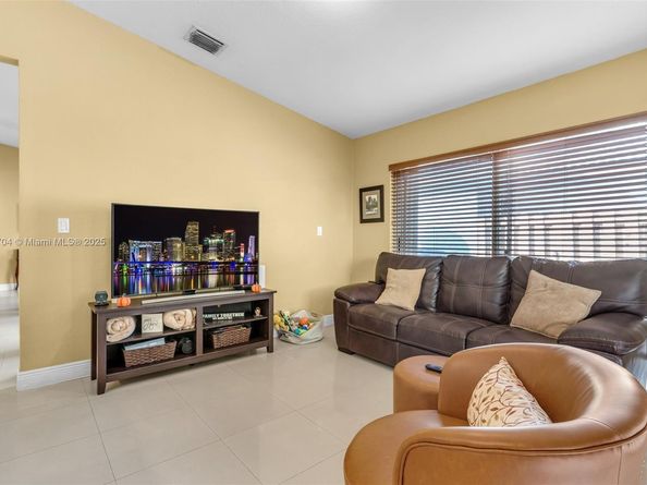 10523 SW 161st Pl, Miami FL 33196