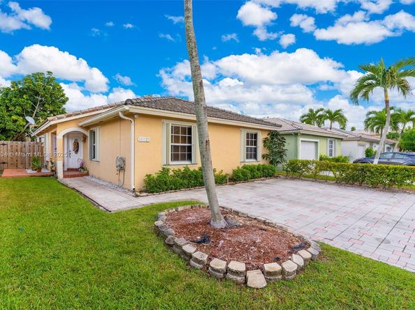 10523 SW 161st Pl, Miami FL 33196