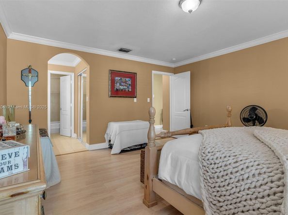 10523 SW 161st Pl, Miami FL 33196