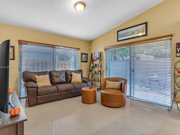 10523 SW 161st Pl, Miami FL 33196