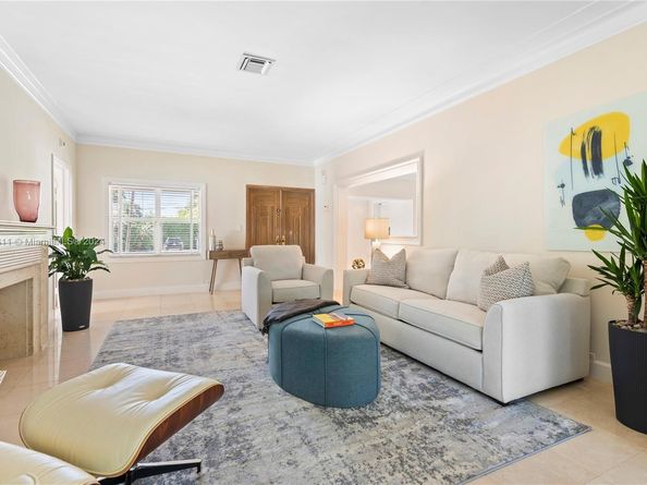 5371 N Bay Rd, Miami Beach FL 33140