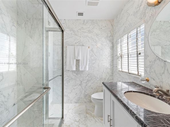 5371 N Bay Rd, Miami Beach FL 33140