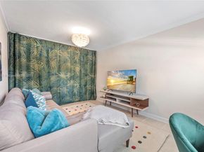 5371 N Bay Rd, Miami Beach FL 33140