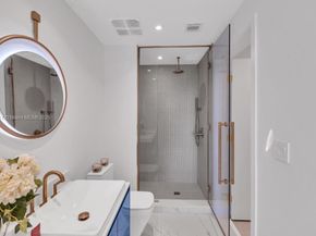 2678 Tigertail 1009, Miami FL 33133