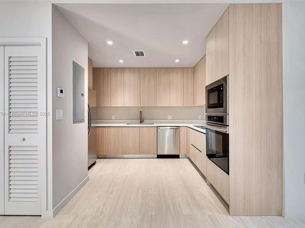 2625 SW 32nd Ct, Miami FL 33133