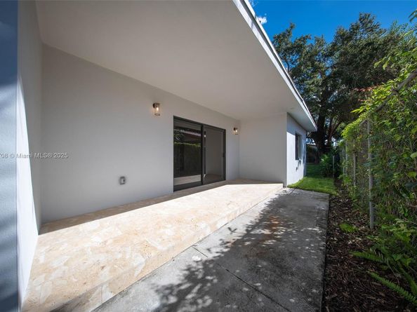 2625 SW 32nd Ct, Miami FL 33133