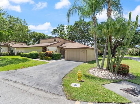 8001 Royal Palm Cir 57, Tamarac FL 33321