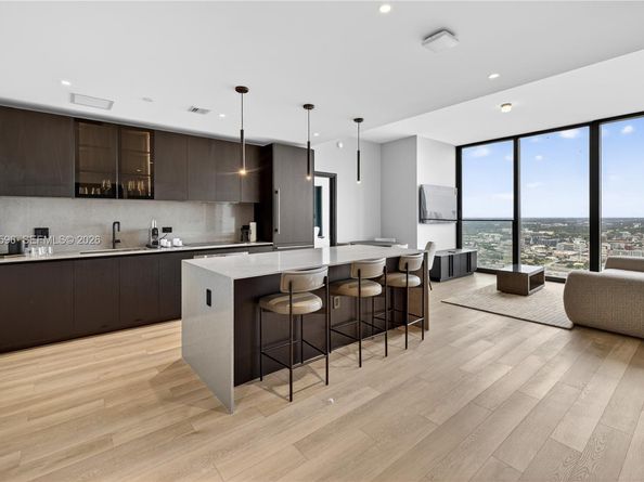 20 NE 11th 4702, Miami FL 33132