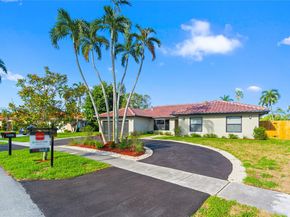 1005 NW 99th Ave, Plantation FL 33322