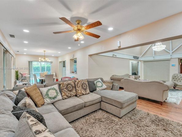 5706 S Travelers Palm Ln, Tamarac FL 33319