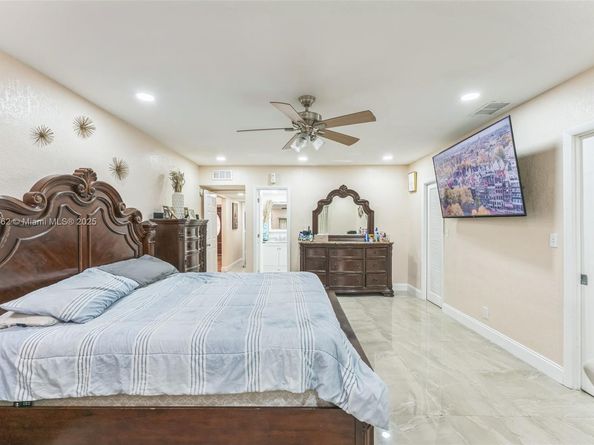 5706 S Travelers Palm Ln, Tamarac FL 33319