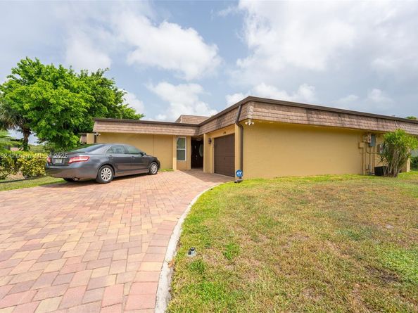 5706 S Travelers Palm Ln, Tamarac FL 33319