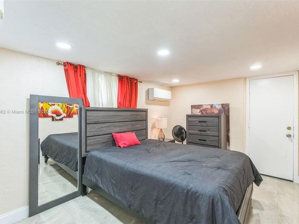5706 S Travelers Palm Ln, Tamarac FL 33319