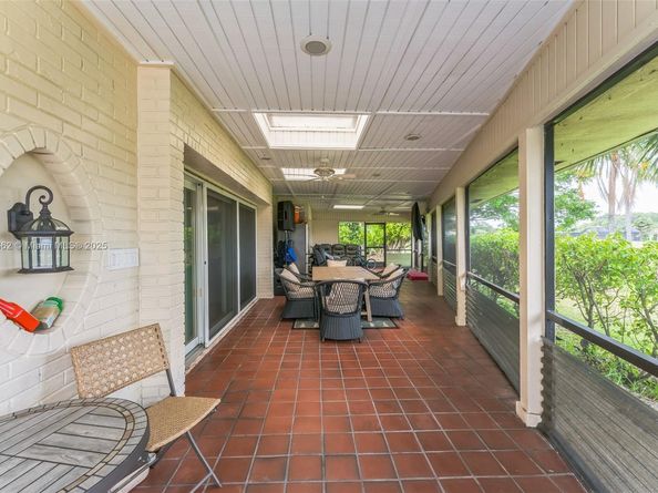 5706 S Travelers Palm Ln, Tamarac FL 33319