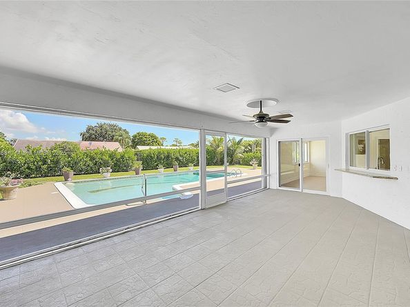 524 Muirfield Dr, Atlantis FL 33462