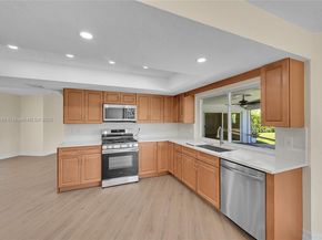 524 Muirfield Dr, Atlantis FL 33462