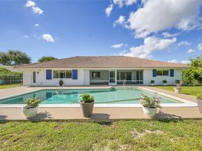 524 Muirfield Dr, Atlantis FL 33462