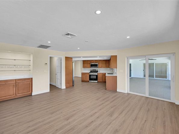 524 Muirfield Dr, Atlantis FL 33462