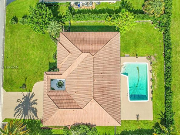 524 Muirfield Dr, Atlantis FL 33462