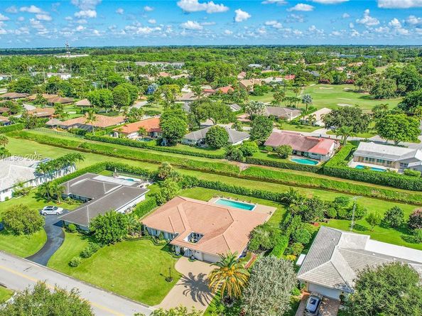524 Muirfield Dr, Atlantis FL 33462
