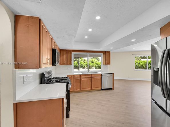 524 Muirfield Dr, Atlantis FL 33462
