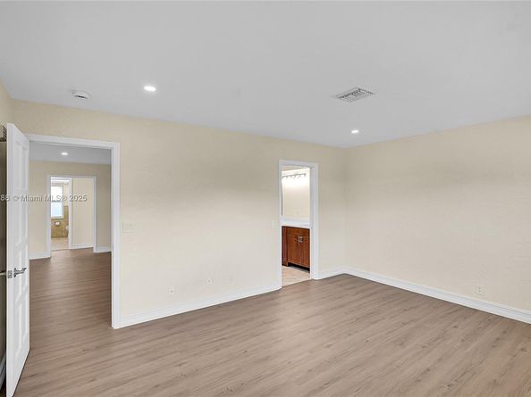 524 Muirfield Dr, Atlantis FL 33462