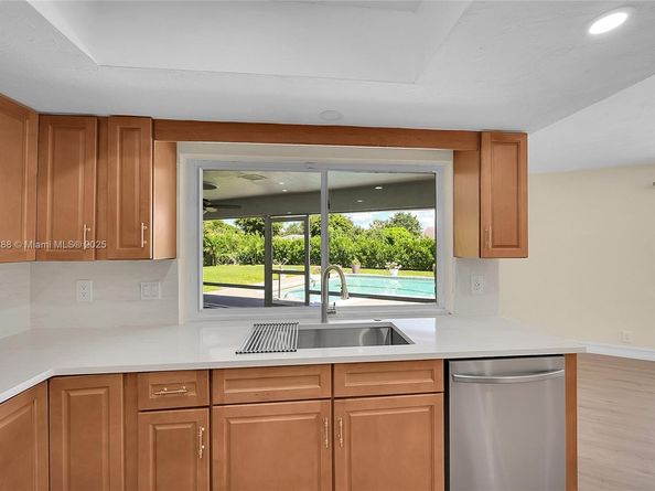 524 Muirfield Dr, Atlantis FL 33462