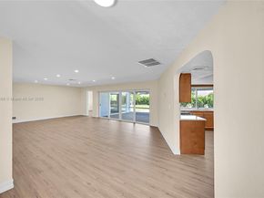 524 Muirfield Dr, Atlantis FL 33462
