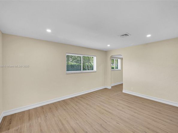 524 Muirfield Dr, Atlantis FL 33462