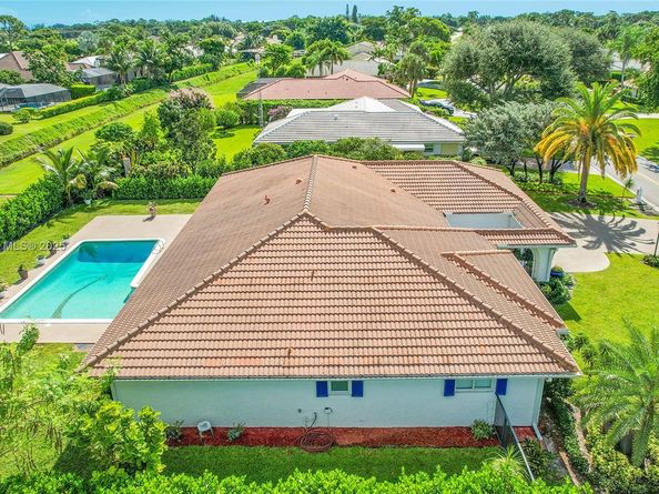 524 Muirfield Dr, Atlantis FL 33462