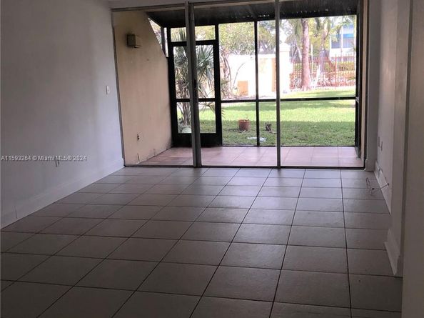 8850 Fontainebleau Blvd 101, Miami FL 33172