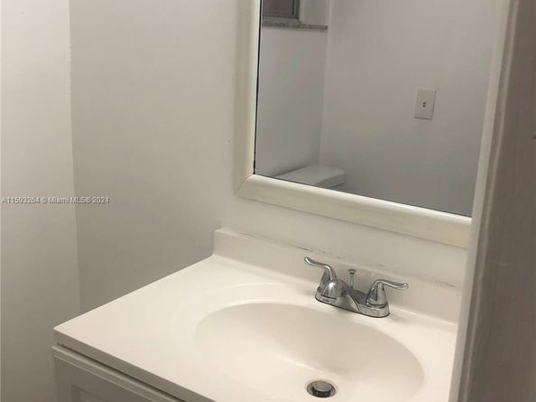 8850 Fontainebleau Blvd 101, Miami FL 33172