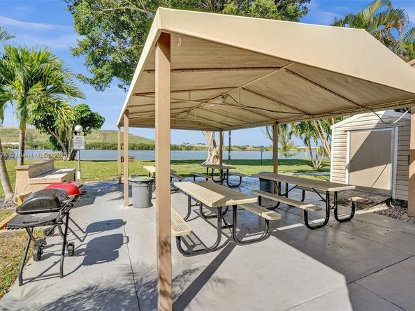 4570 NW 18th Ave 202, Deerfield Beach FL 33064