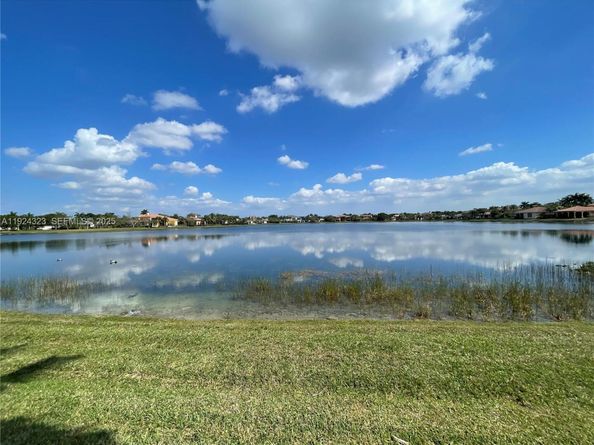 3308 Islewood Ave, Weston FL 33332