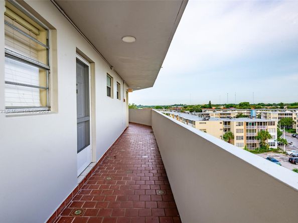 1750 NE 191st St 7082, Miami FL 33179