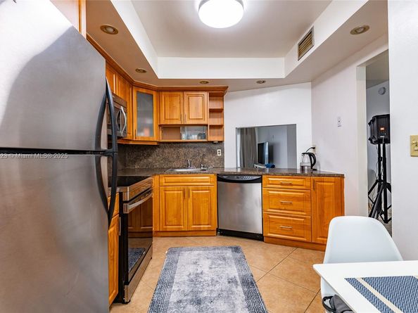 1750 NE 191st St 7082, Miami FL 33179