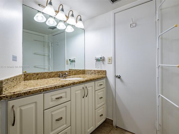 1750 NE 191st St 7082, Miami FL 33179