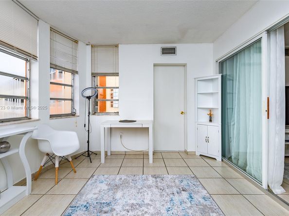 1750 NE 191st St 7082, Miami FL 33179