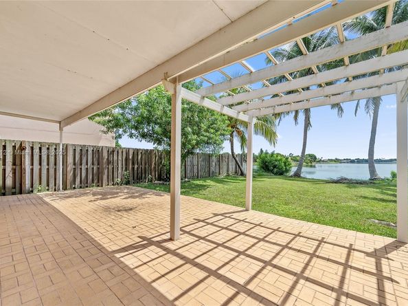 3226 W Buena Vista Dr, Margate FL 33063