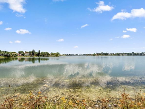 3226 W Buena Vista Dr, Margate FL 33063