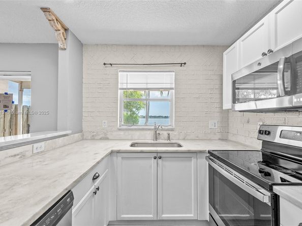 3226 W Buena Vista Dr, Margate FL 33063