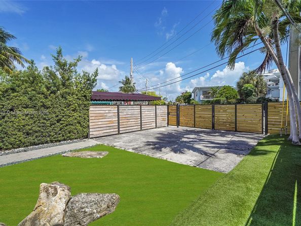 830 Raymond St, Miami Beach FL 33141