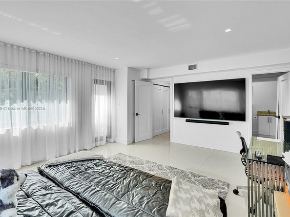 830 Raymond St, Miami Beach FL 33141