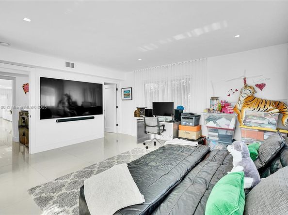 830 Raymond St, Miami Beach FL 33141
