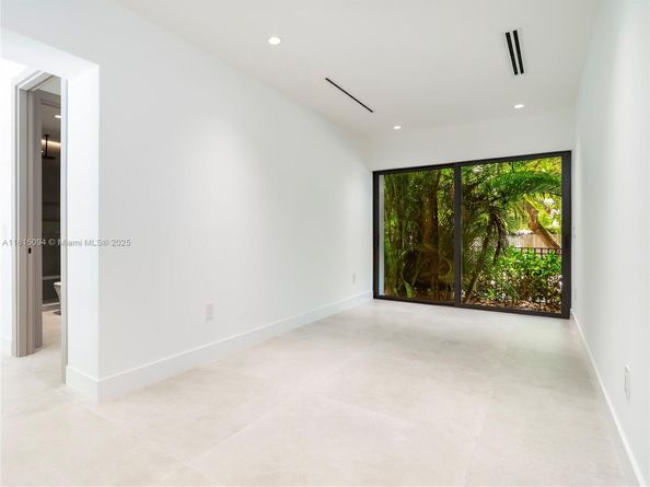 2777 Calusa St, Miami FL 33133