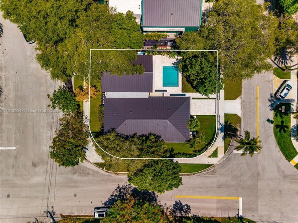 2777 Calusa St, Miami FL 33133
