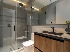 2777 Calusa St, Miami FL 33133